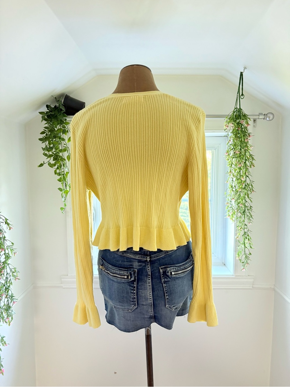 Yellow Ribbed V-Neck Button-Front Peplum Cardigan - Picture 3 of 5